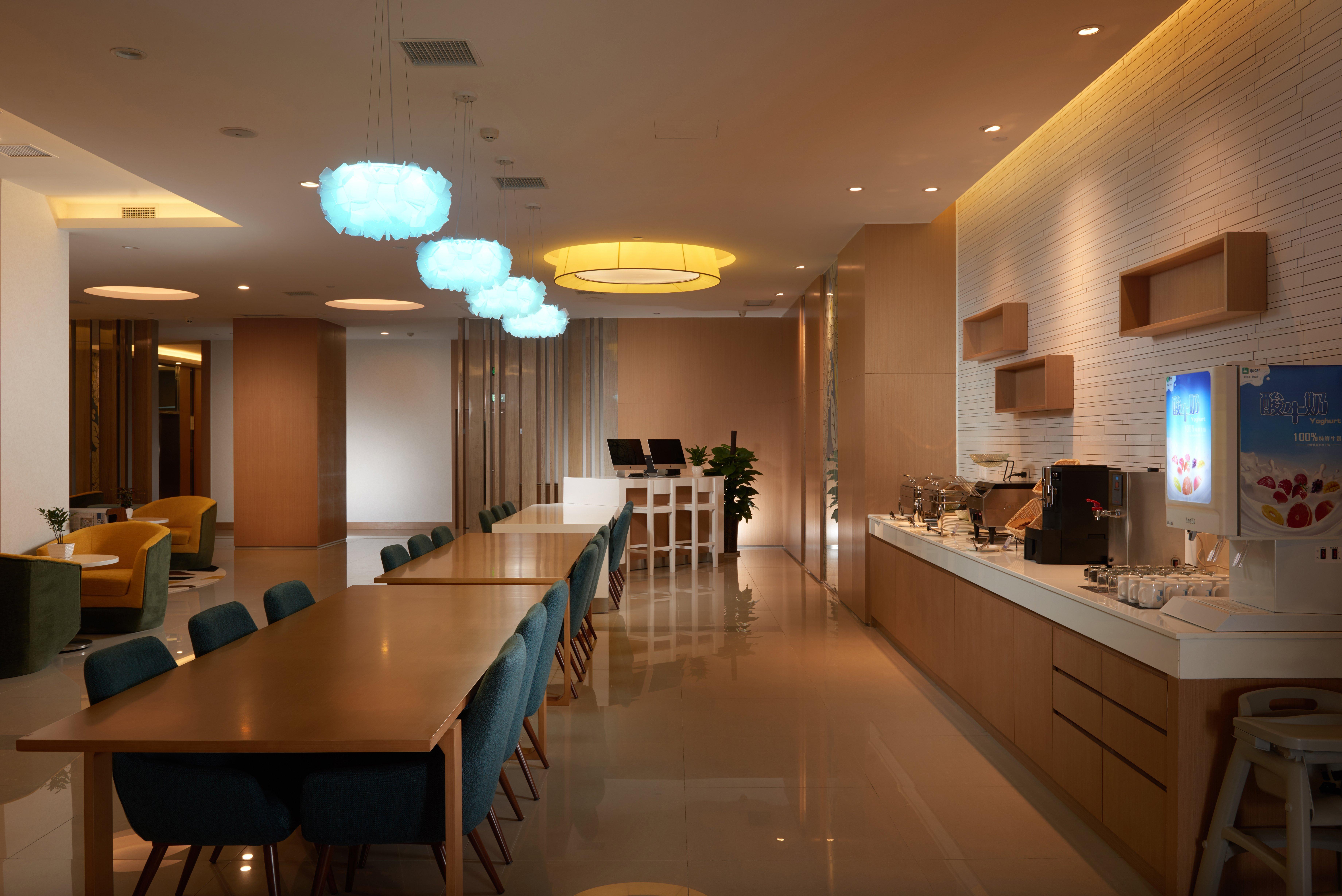 Holiday Inn Express Luoyang Yichuan By Ihg Exterior photo