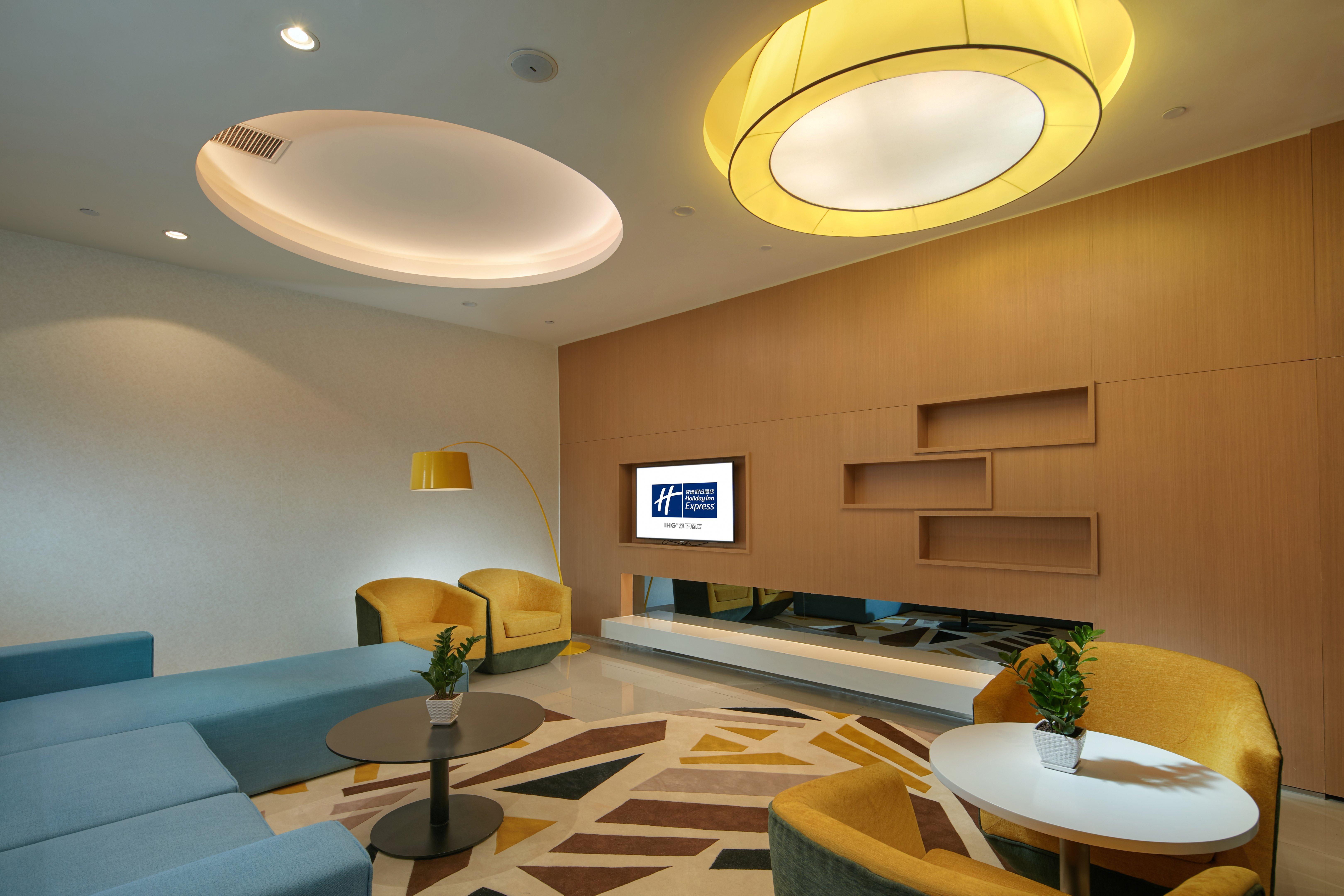 Holiday Inn Express Luoyang Yichuan By Ihg Exterior photo