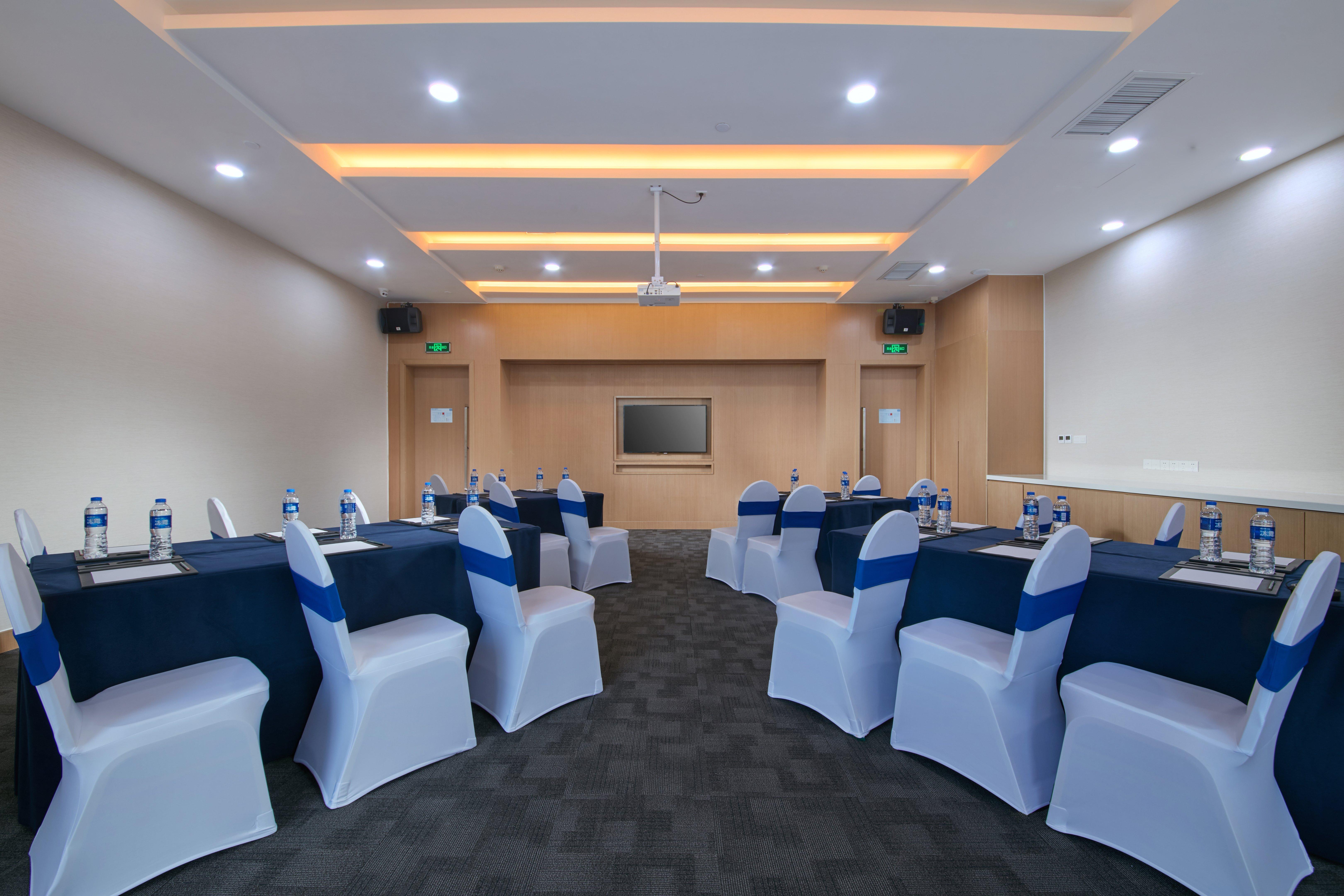 Holiday Inn Express Luoyang Yichuan By Ihg Exterior photo